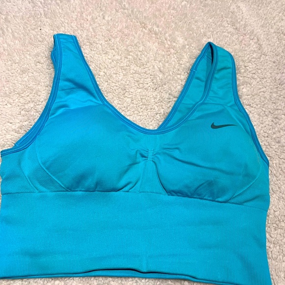 Nike sports bra size medium - Picture 2 of 2